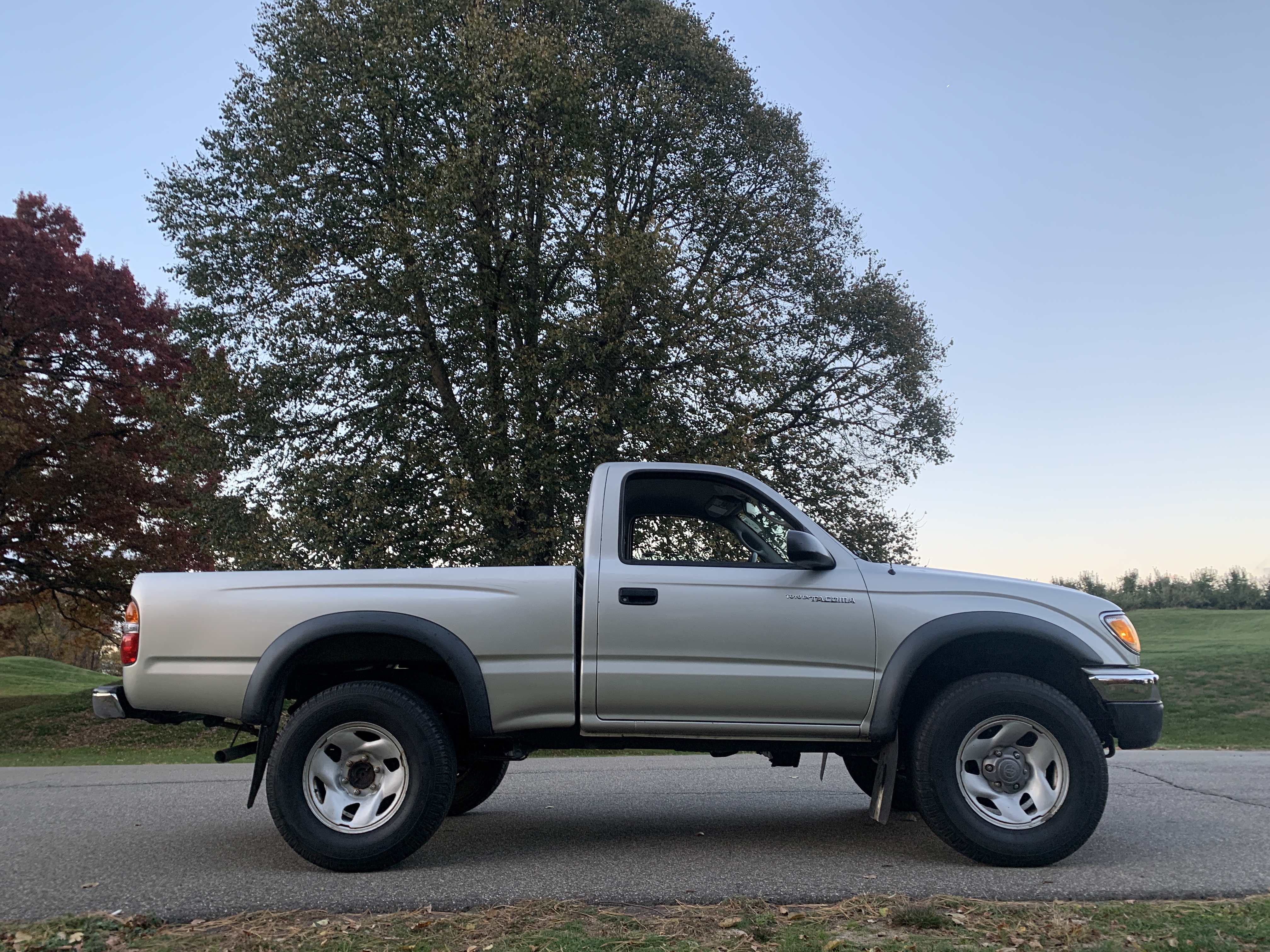 2004 Toyota Tacoma SR5 4x4 Pickup — photo 112